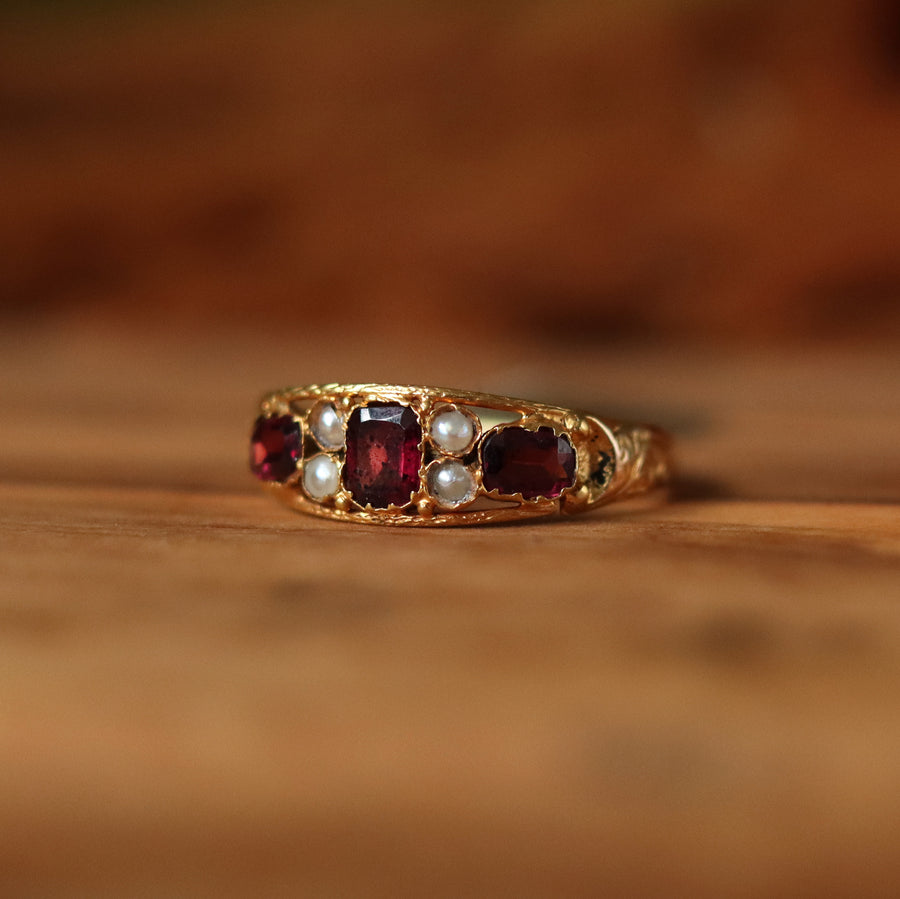 Antique | Evie Garnet & Pearl Ring