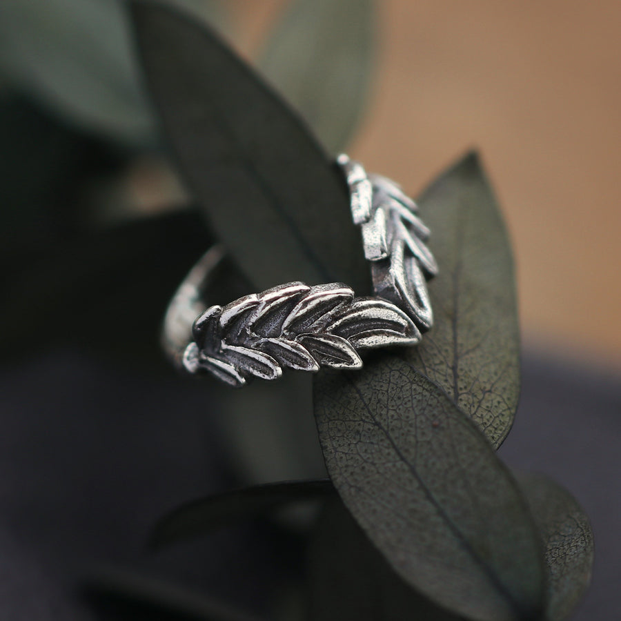 Regina Aurealis Olive Leaf Wishbone Ring
