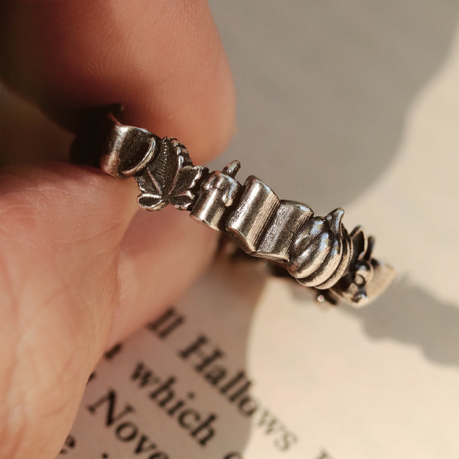 Cinnamon Girl Wreath Ring