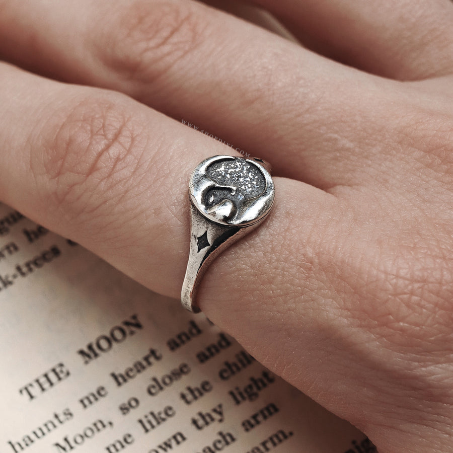 Lunaris Crescent Moon 90s Witchy Ring