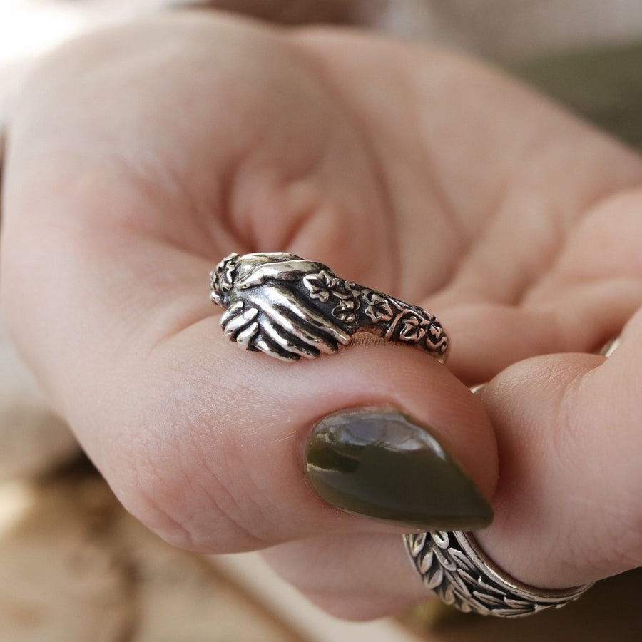 Vir Fidelis Ivy Fede Hands Ring – Shop Dixi - Main Image