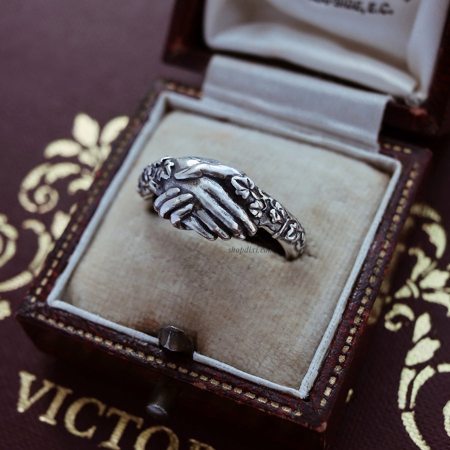 Ivy Detail Clasped Hands Gothic Promise Ring