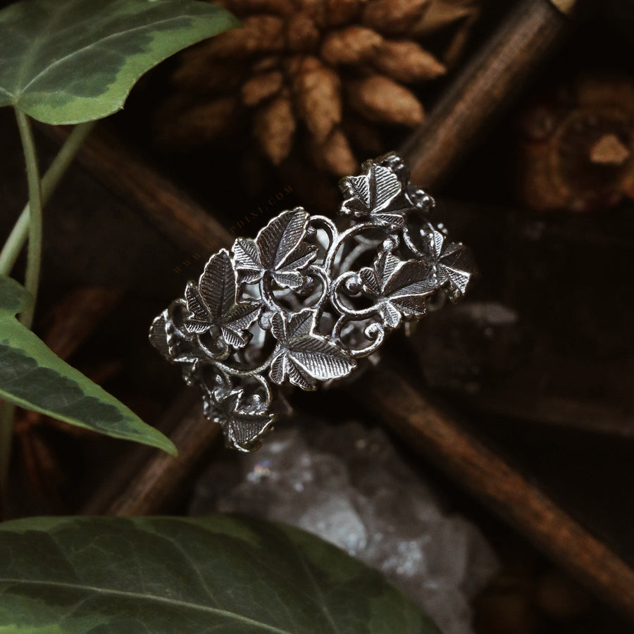 Hedera Wreath Ring