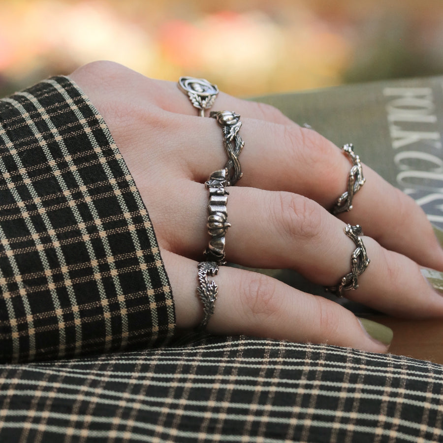 Cinnamon Girl Wreath Ring