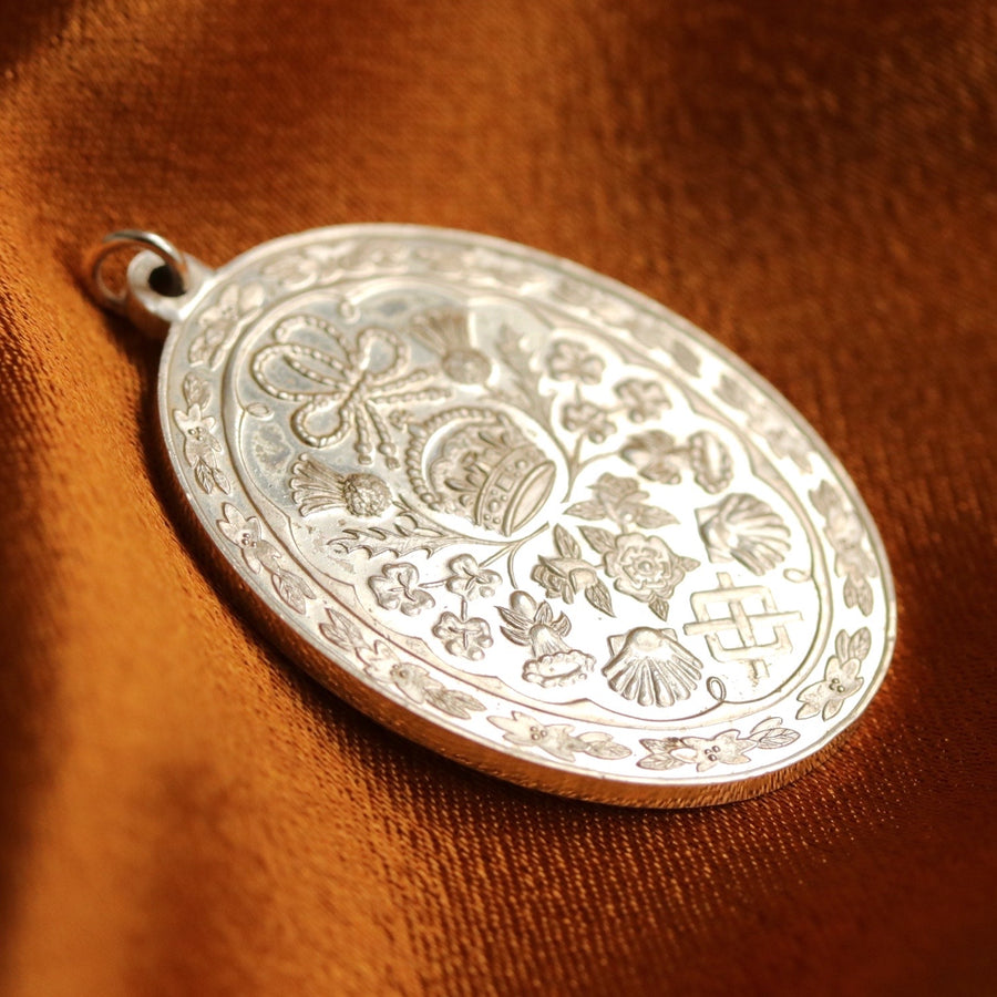 Vintage | Vintage 1981 Franklin Mint Royal Wedding Pendant