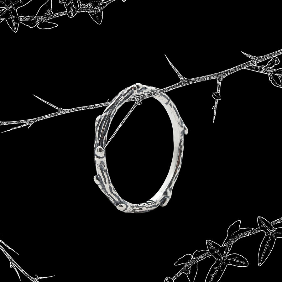 Silvestre Single Wrap Gothic Thorn Branch Branch Ring