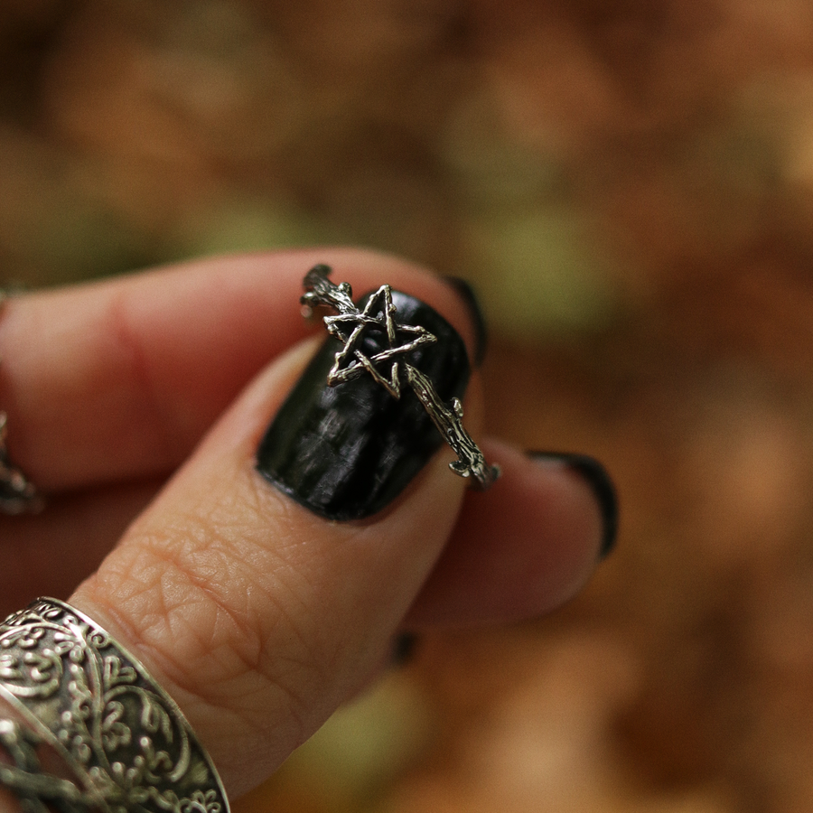 ©  Willow Magick Pentagram Thorn Branch Ring