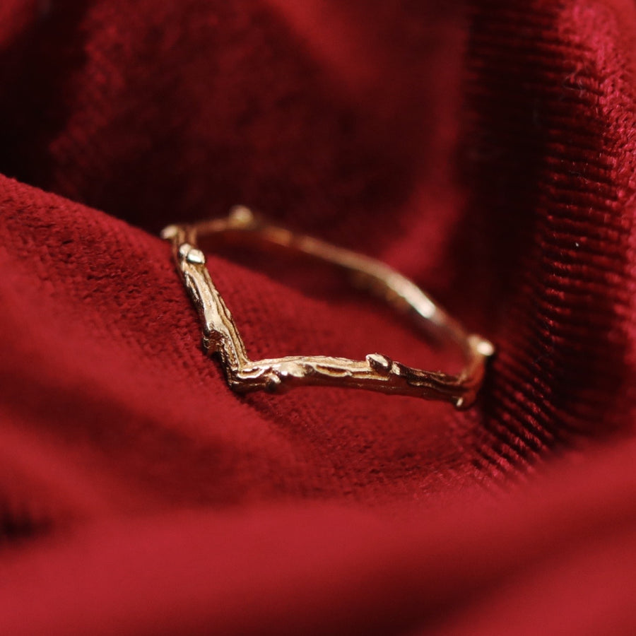 9ct Gold Unique Solid Thorn Branch Twig Unisex Wishbone Ring
