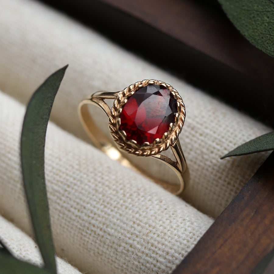 Vintage | Primrose Garnet Ring