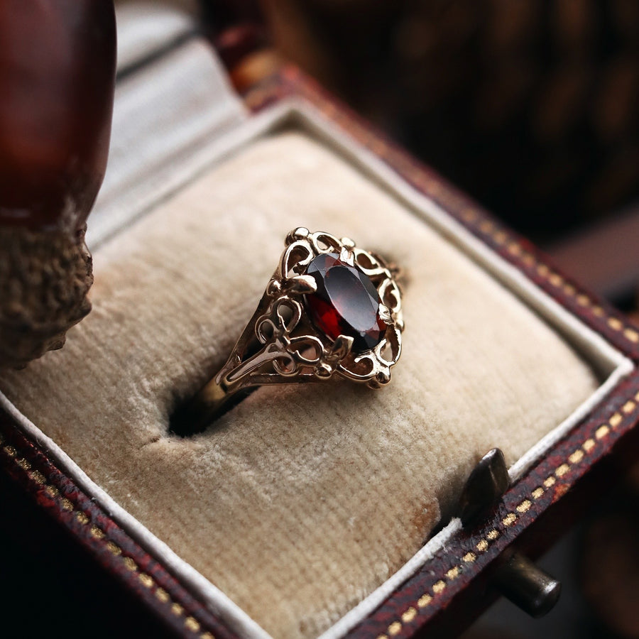 Vintage | Liliane Garnet Ring