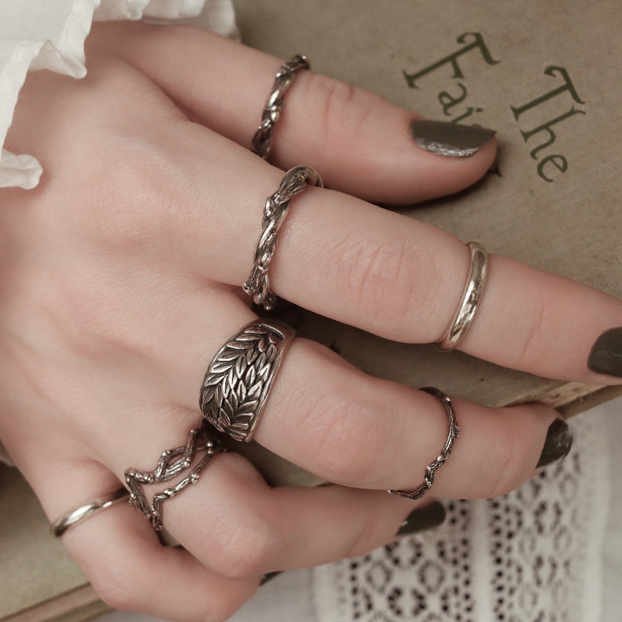 Silvestre Thorn Chunky Helix Ring